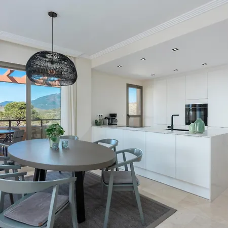 Apartamento Stunning 3br Penthouse With Sea Views Estepona