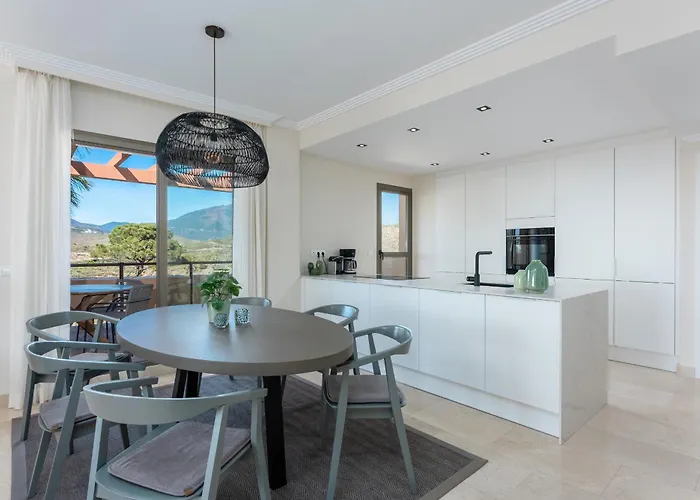 Apartamento Stunning 3-bedroom Seaview Penthouse Estepona