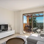 Stunning 3-bedroom Seaview Penthouse *