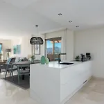 Stunning 3-bedroom Seaview Penthouse Estepona