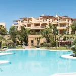 Stunning 3-bedroom Seaview Penthouse Apartment *