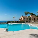 Stunning 3-bedroom Seaview Penthouse Apartament