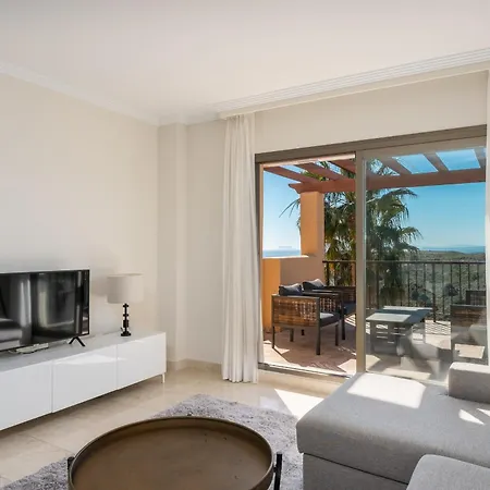 Stunning 3br Penthouse With Sea Views *