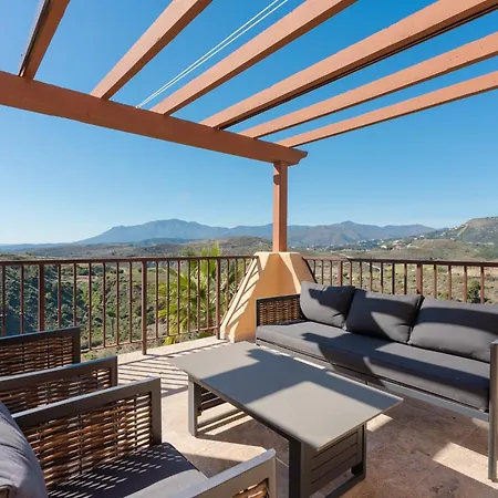 Stunning 3-bedroom Seaview Penthouse