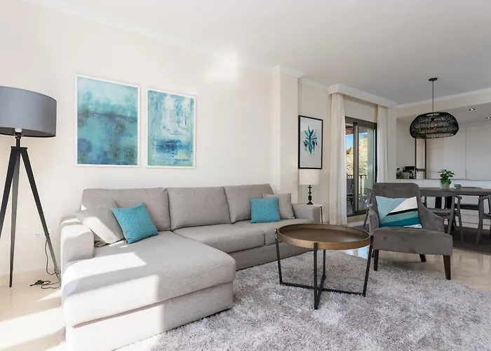 Stunning 3-bedroom Seaview Penthouse Estepona