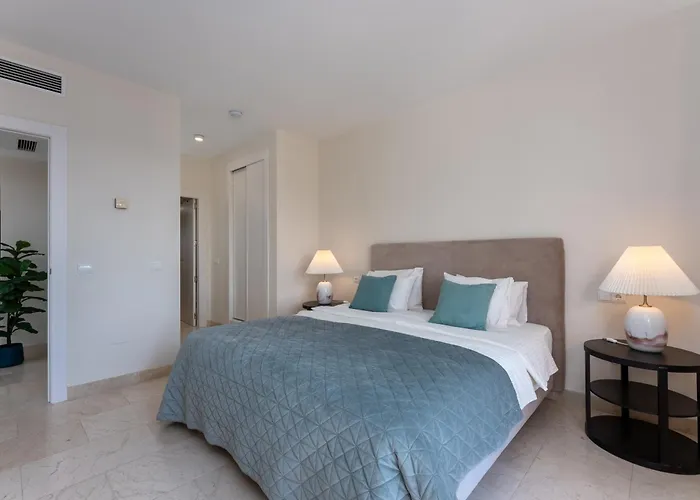 Stunning 3-bedroom Seaview Penthouse *