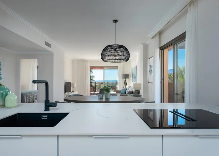 Stunning 3-bedroom Seaview Penthouse * Estepona