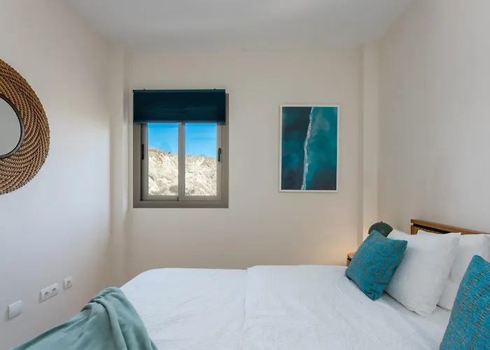 Stunning 3-bedroom Seaview Penthouse Appartamento