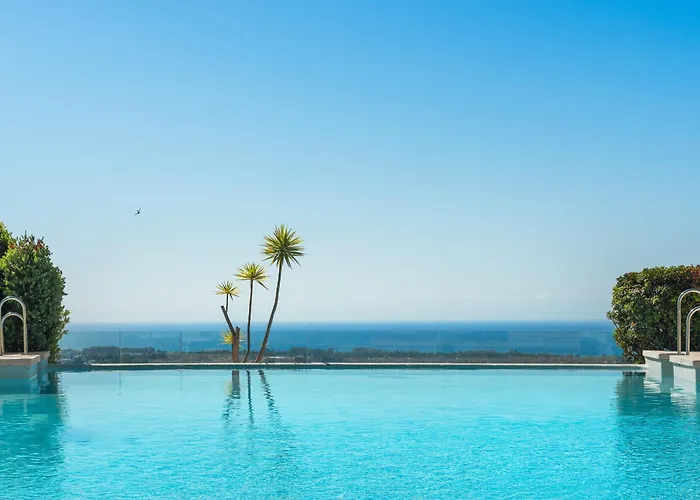 Stunning 3-bedroom Seaview Penthouse Appartamento *