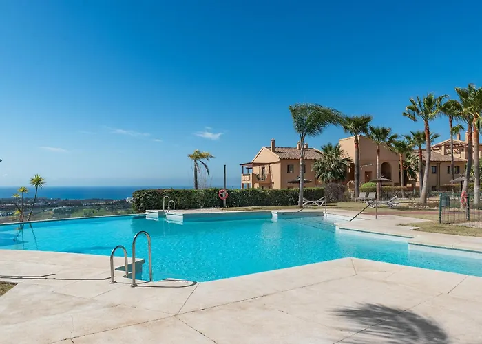 Stunning 3-bedroom Seaview Penthouse Appartamento