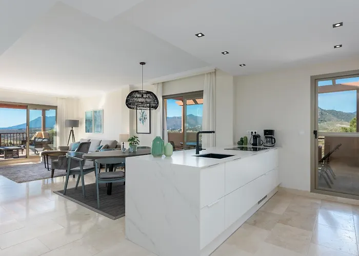 Apartment Stunning 3-bedroom Seaview Penthouse