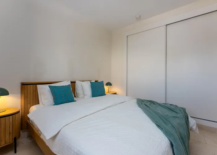 Stunning 3-bedroom Seaview Penthouse