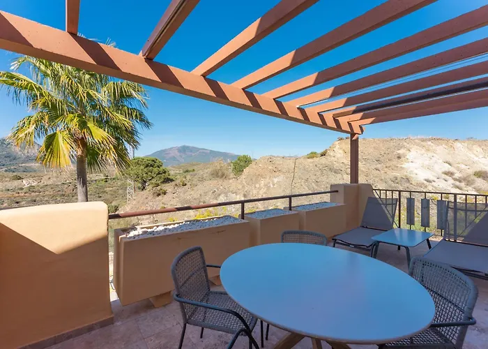 Apartment Stunning 3-bedroom Seaview Penthouse