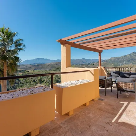 Stunning 3br Penthouse With Sea Views Estepona